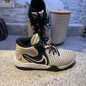 Nike KD Trey 5 VIII White‎ Black Basketball Shoes CK2090-101